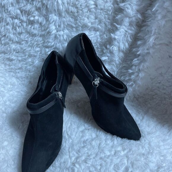 White House Black Market Black suede ankle boots reptile prints trims Size 8M - Picture 3 of 11